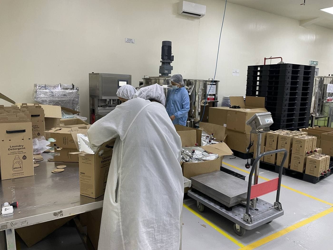 Laundry detergent packing line