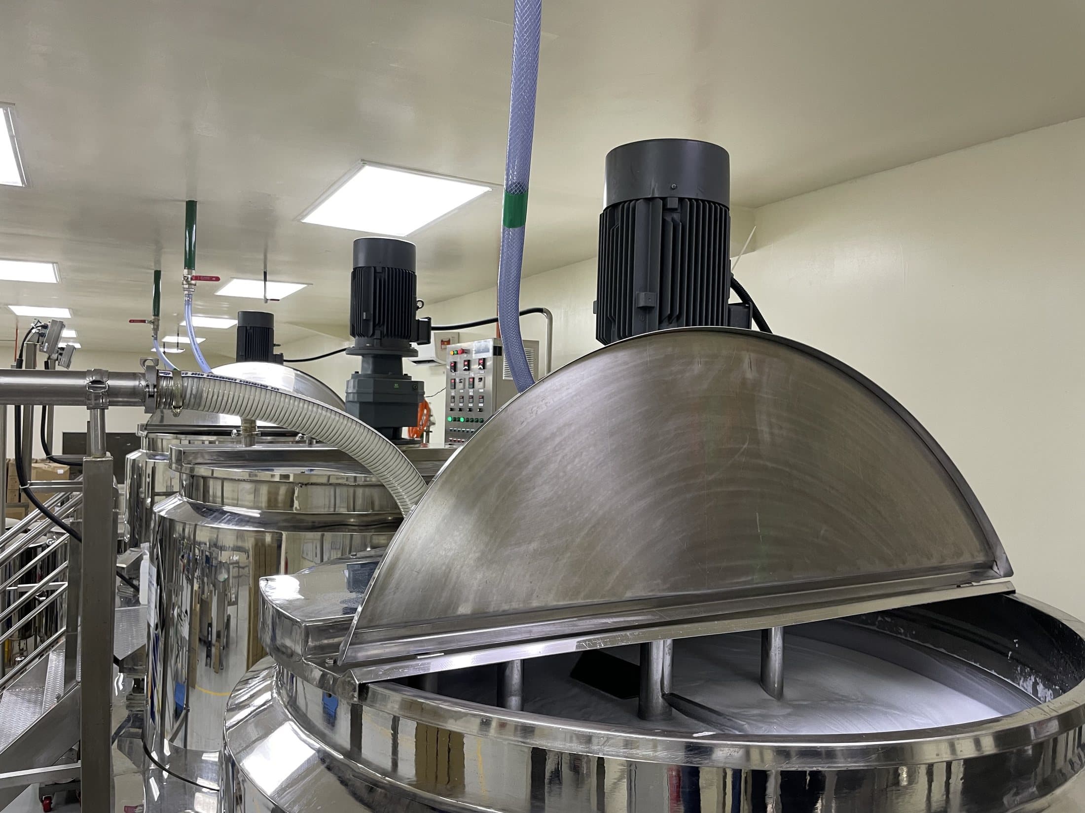 Stainless steel mixing tank