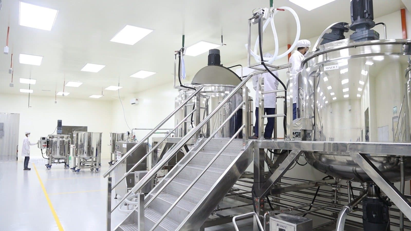 Manufacturing mixing tanks