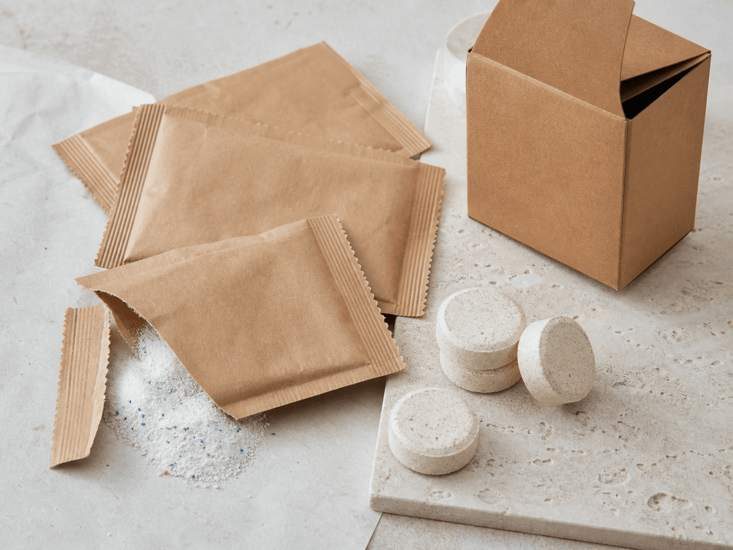 Compressed and dissolvable cleaning tablets